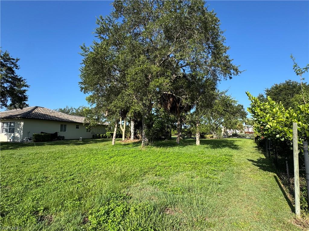 VALENCIA LAKES - Land