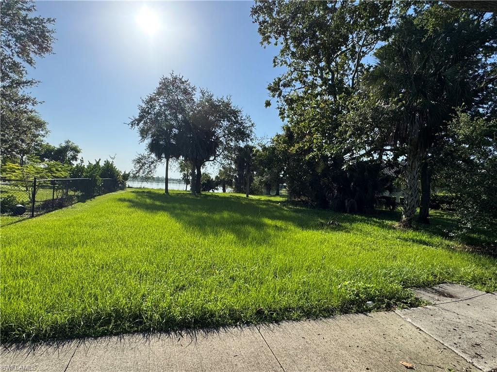 VALENCIA LAKES - Land