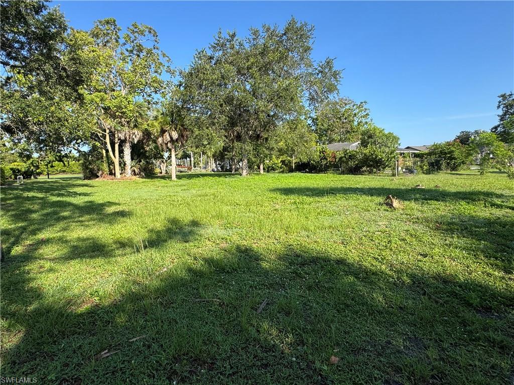 VALENCIA LAKES - Land