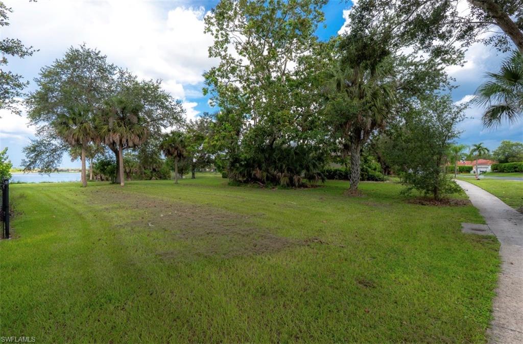 VALENCIA LAKES - Land