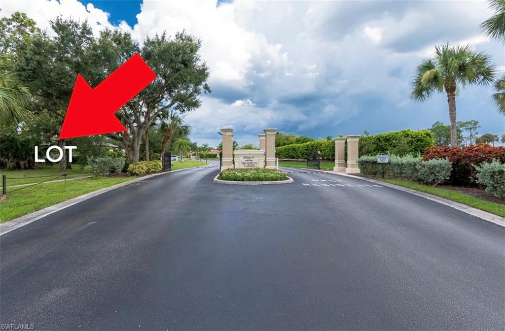 VALENCIA LAKES - Land