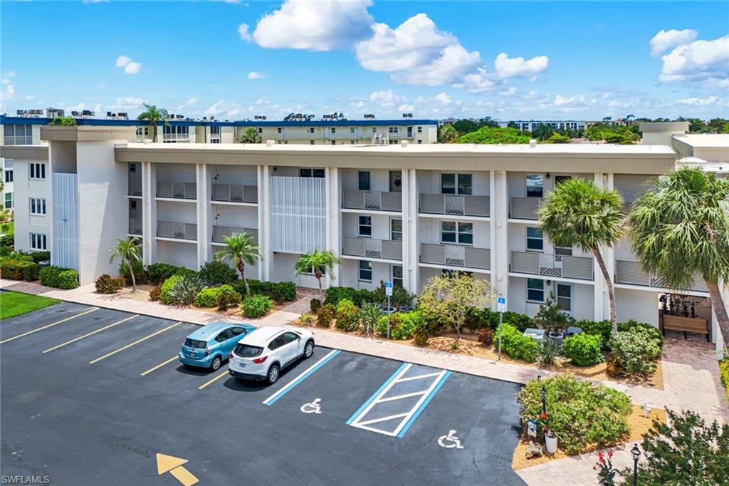 SEVEN LAKES - Residential