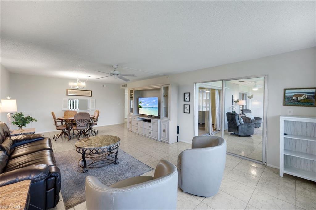 SEVEN LAKES - Residential