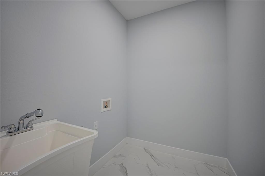 TWIN LAKE ESTATES - Residential Lease