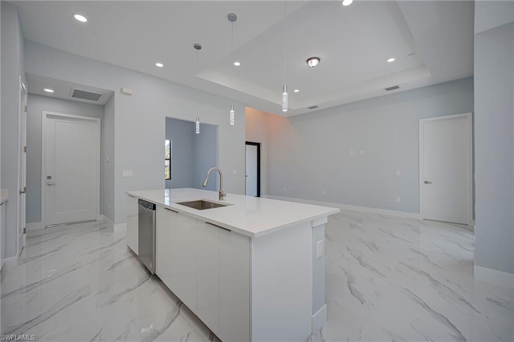 TWIN LAKE ESTATES - Residential Lease
