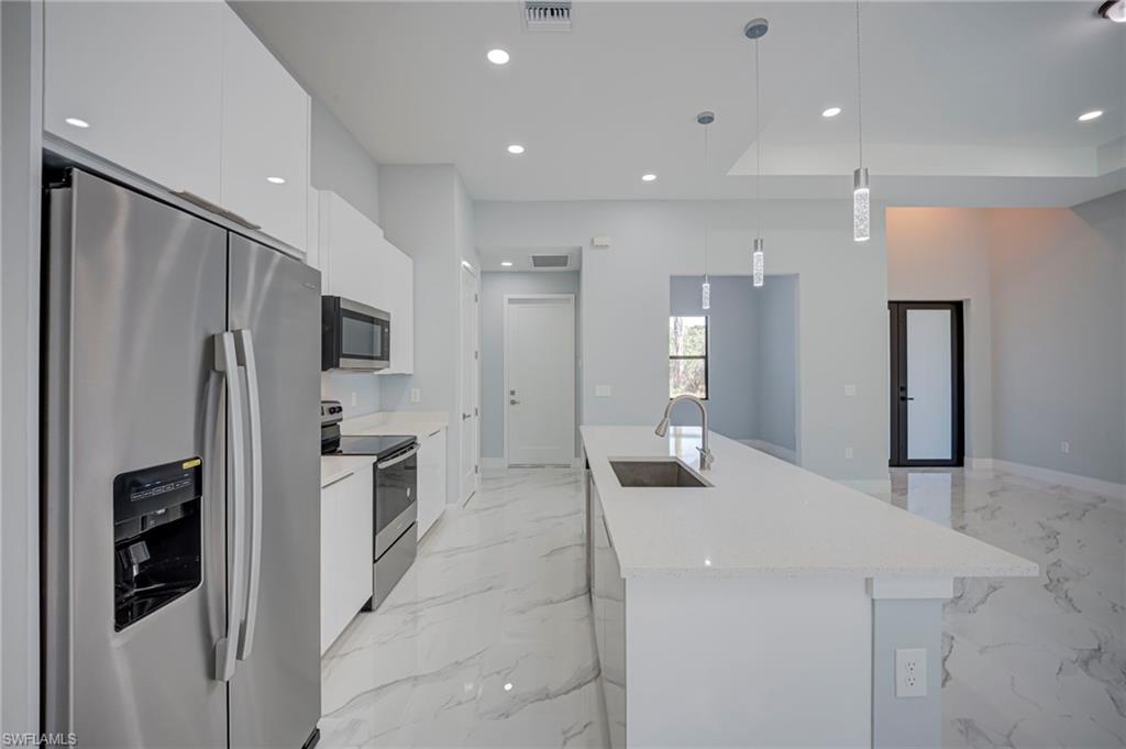 TWIN LAKE ESTATES - Residential Lease