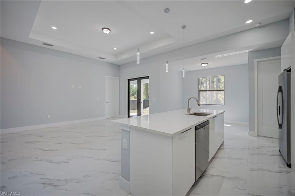 TWIN LAKE ESTATES - Residential Lease