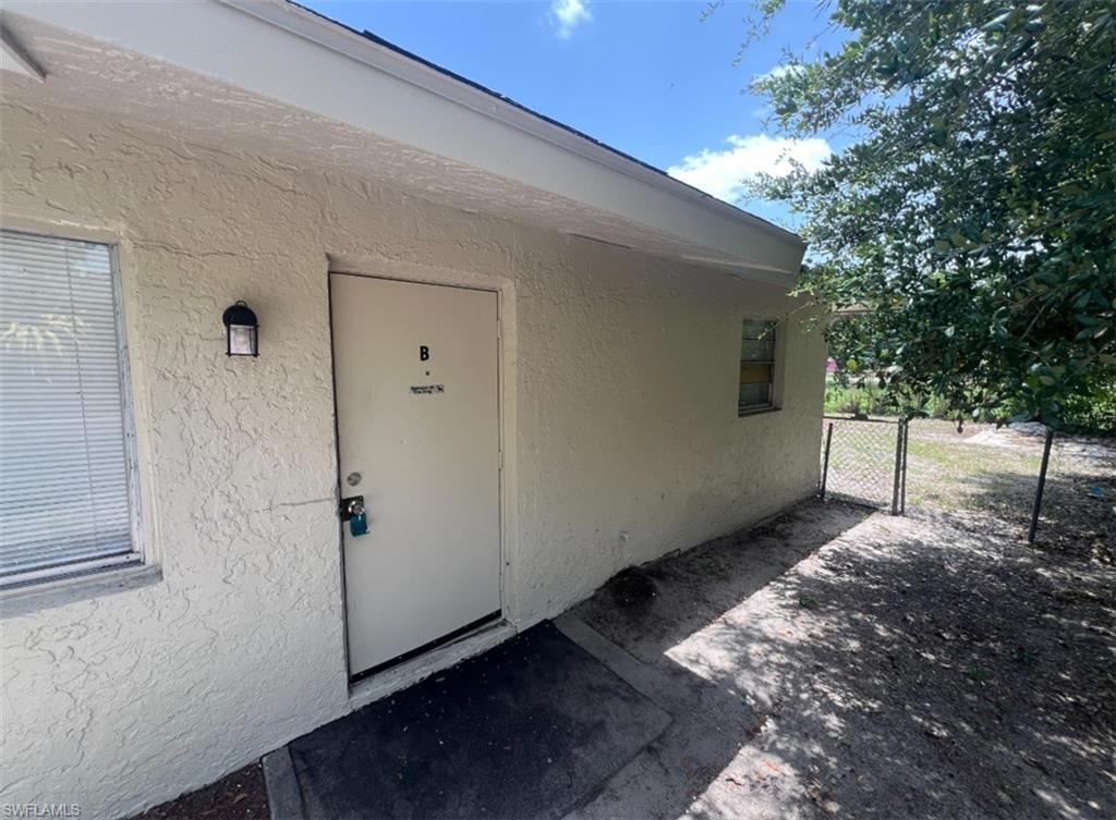 FORT MYERS ** 2 BED-1 BATH UNFURNISHED FIRST FLOOR APARTMENT AVAILABLE FOR A LONG-TERM TENANT ** PET FRIENDLY **FOR RENT – 2BR/1BATH First Floor Apartment in Fort Myers | Available NOW

$1095 a month

Looking for comfort, convenience, and flexibility? This FIRST floor 2 bed / 1 bath apartment in Fort Myers offers a smart 800 sq. ft. layout and is ready for a long-term tenant

Key Features:
Stainless steel kitchen appliances and new kitchen
800 sq. ft. of unfurnished living space.
Make it your own - bring your furniture and personal touches to create a space that truly feels like home.

First-floor unit for easy access
Pet-friendly – bring your furry companion!
No homeowner's association approval required – move in quickly!
Private entry in a quiet residential setting

While there's no on-site laundry room, convenient local laundry services are just a short trip away

Prime Fort Myers Location:
Enjoy the convenience of living near a wide-range of shopping, dining, and entertainment options. You'll find everything from major malls and outlet centers to unique boutiques just minutes away. Notable shopping destinations include Gulf Coast Town Center, Edison Mall, and the Bell Tower Shops. Plus, Downtown Fort Myers offers a vibrant mix of shops, restaurants, galleries, and entertainment venues for all lifestyles.

Rent terms:
12-month lease


** REFUNDABLE SECURITY DEPOSIT AND FIRST MONTH'S RENT ONLY REQUIRED **