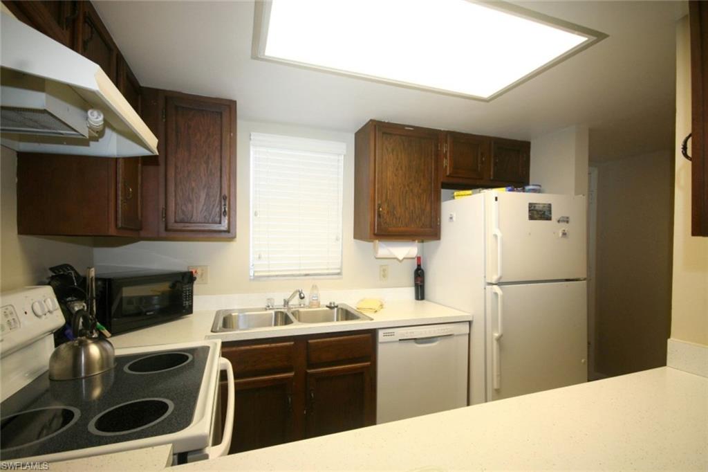 ISLAND MANOR APTS - Residential
