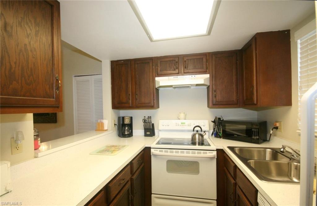 ISLAND MANOR APTS - Residential
