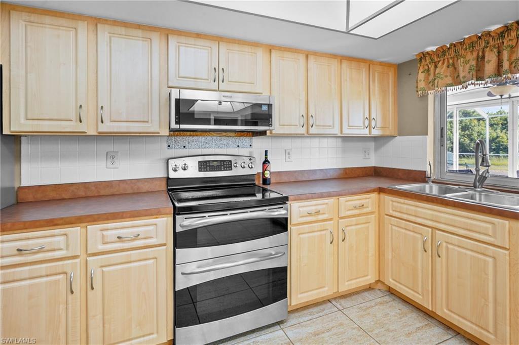 MIRROR LAKE ESTATES - Residential