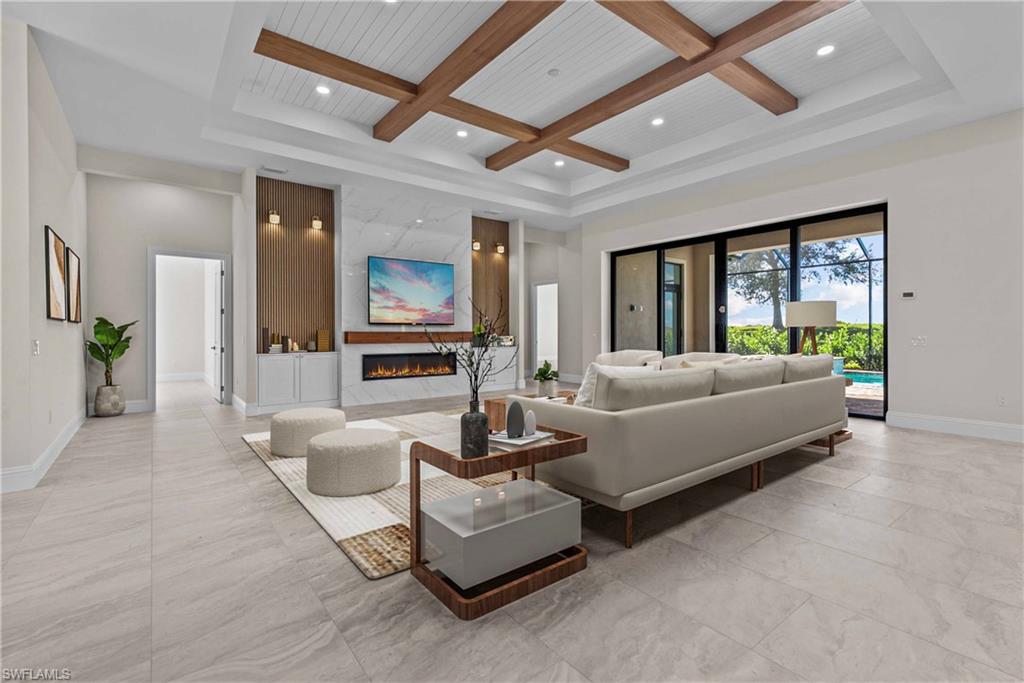 COUNTRY CLUB - Residential