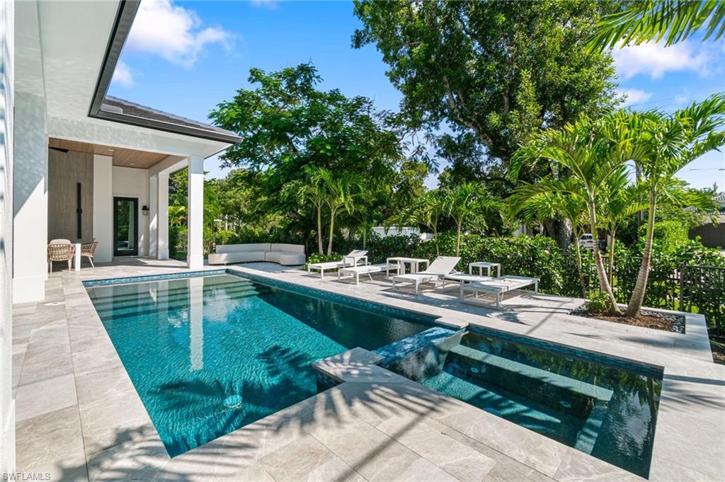 LAKE PARK - Residential