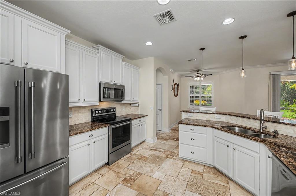 HAMPTON LAKES - Residential