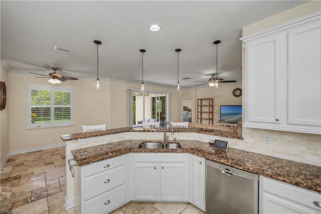 HAMPTON LAKES - Residential