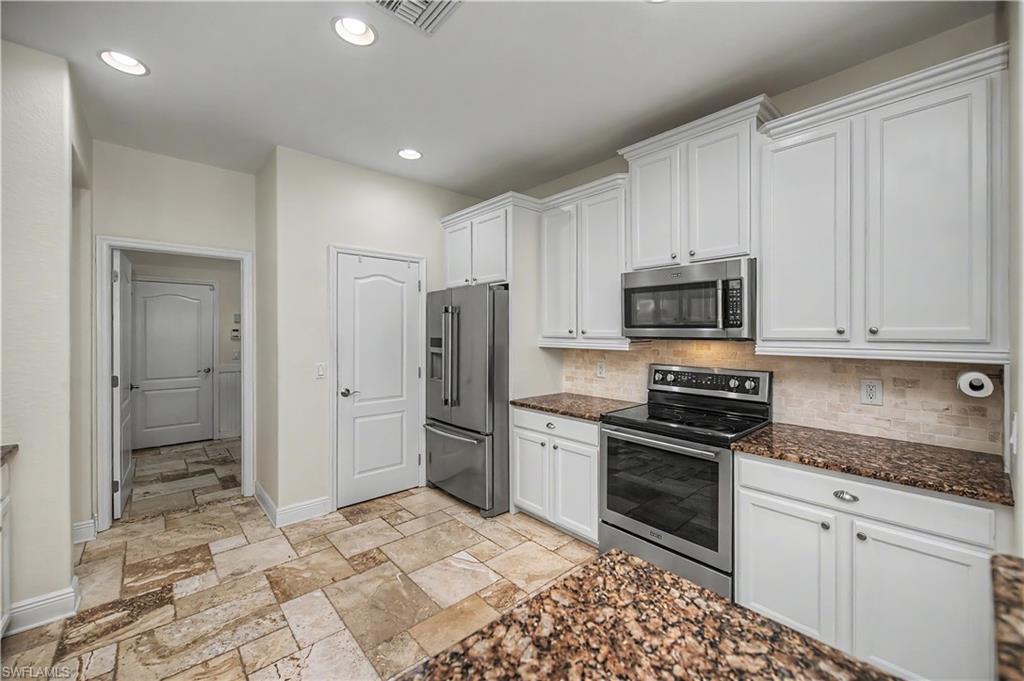 HAMPTON LAKES - Residential