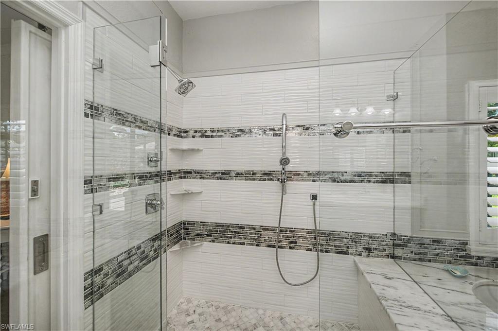 HAMPTON LAKES - Residential