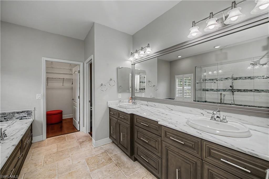 HAMPTON LAKES - Residential