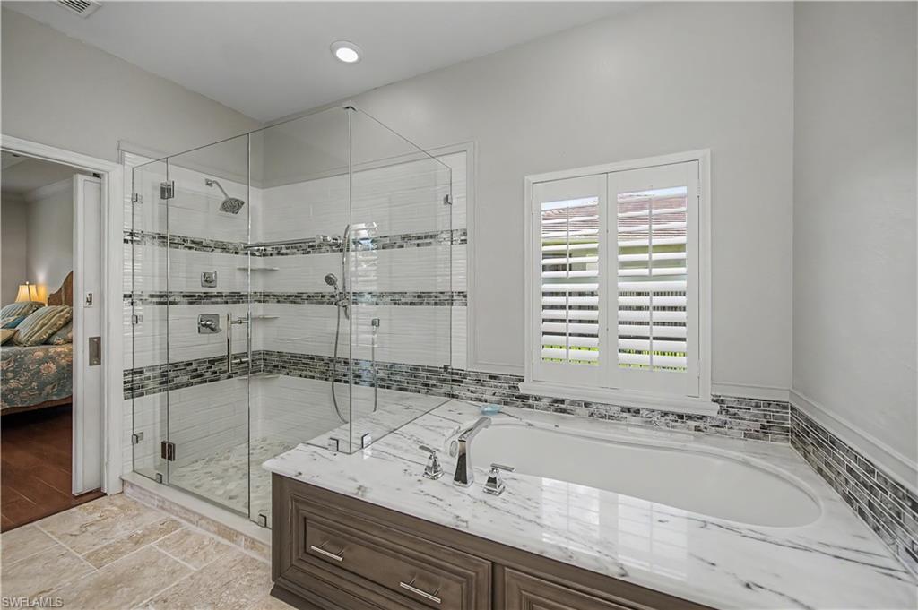 HAMPTON LAKES - Residential