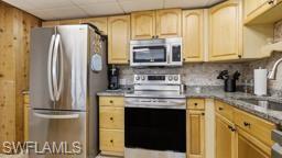 SIX LAKES COUNTRY CLUB - Residential