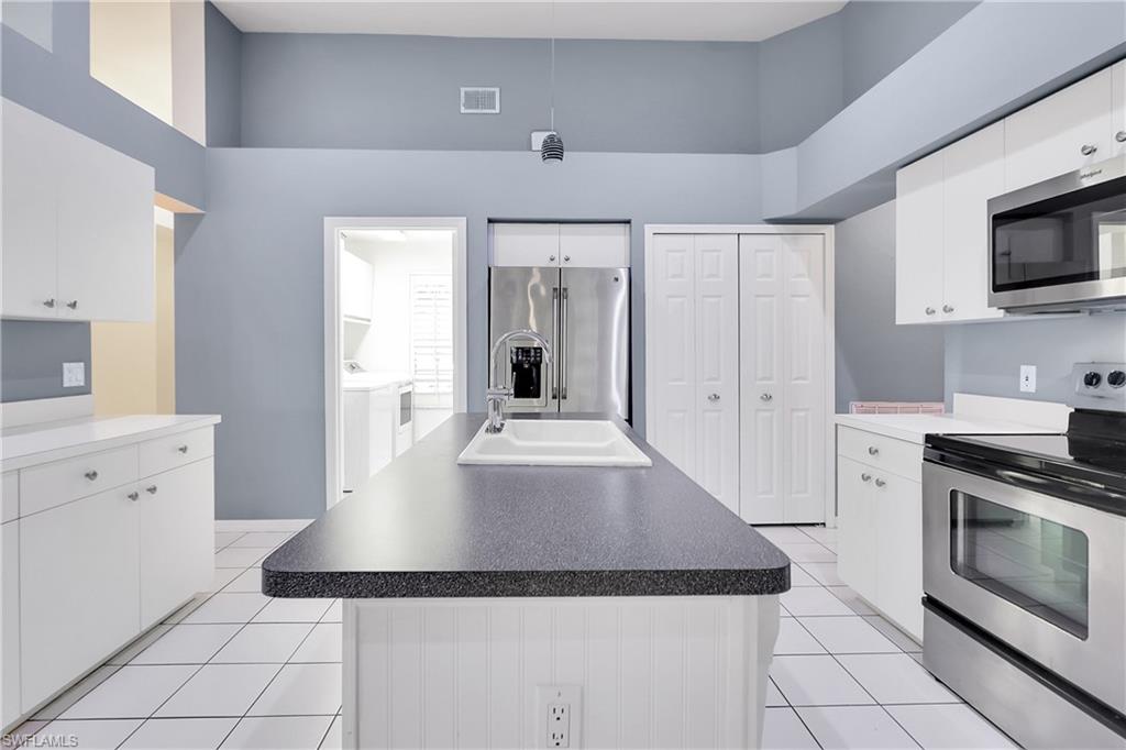FOUNTAIN LAKES - Residential Lease