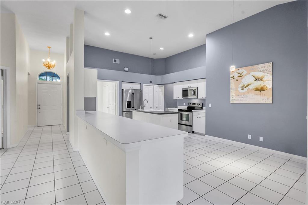 FOUNTAIN LAKES - Residential Lease