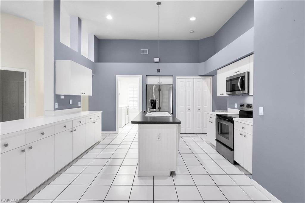 FOUNTAIN LAKES - Residential Lease
