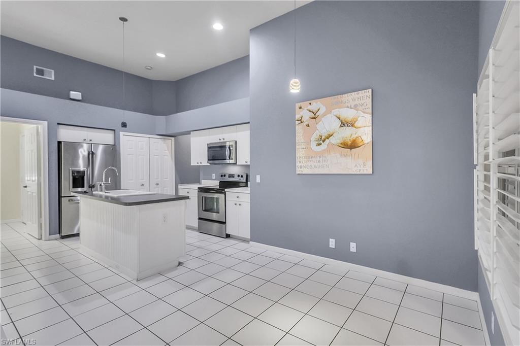 FOUNTAIN LAKES - Residential Lease