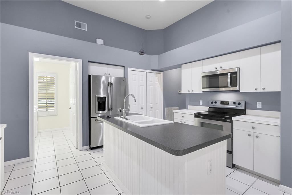 FOUNTAIN LAKES - Residential Lease
