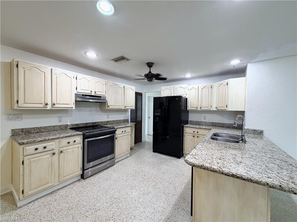 CYPRESS LAKE COUNTRY CLUB ESTATES - Residential Lease