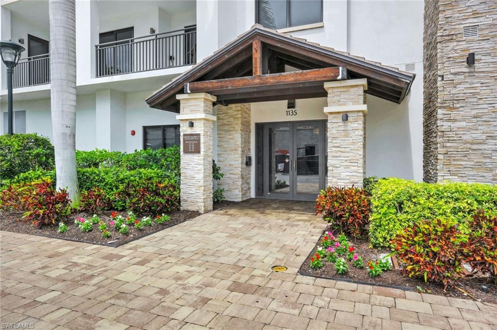 NAPLES SQUARE - Residential