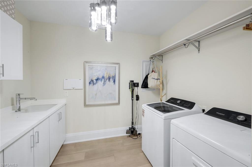 NAPLES SQUARE - Residential