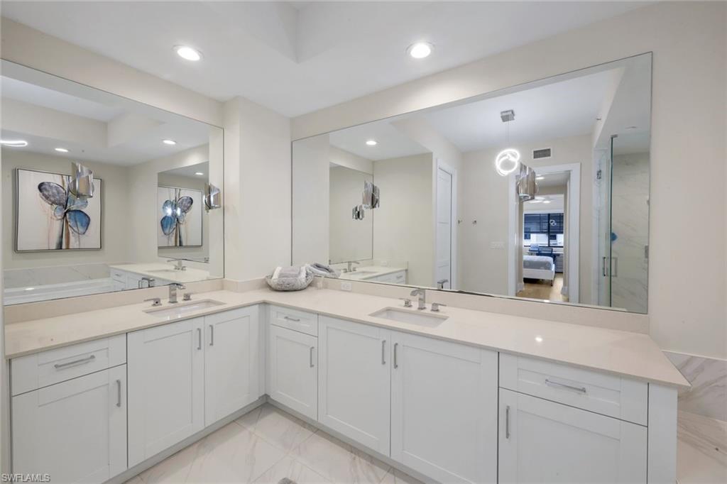 NAPLES SQUARE - Residential