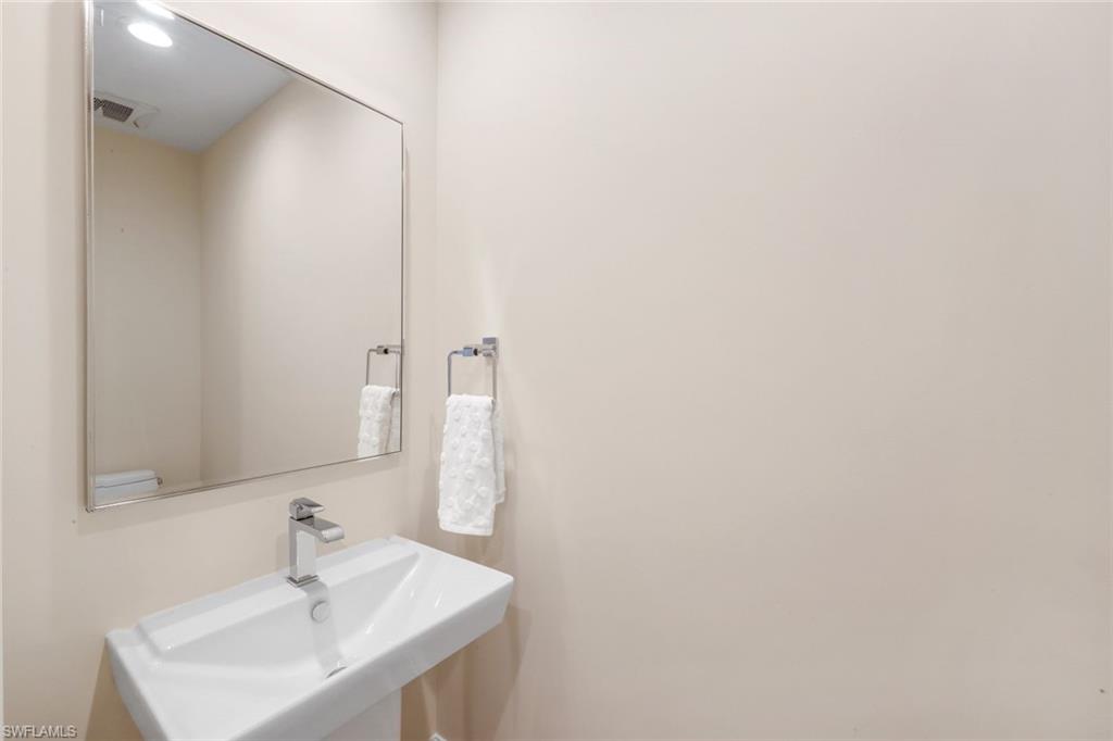 NAPLES SQUARE - Residential