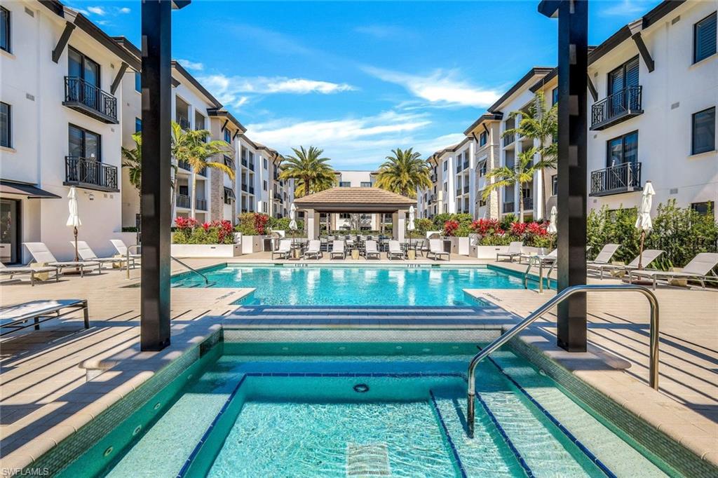 NAPLES SQUARE - Residential