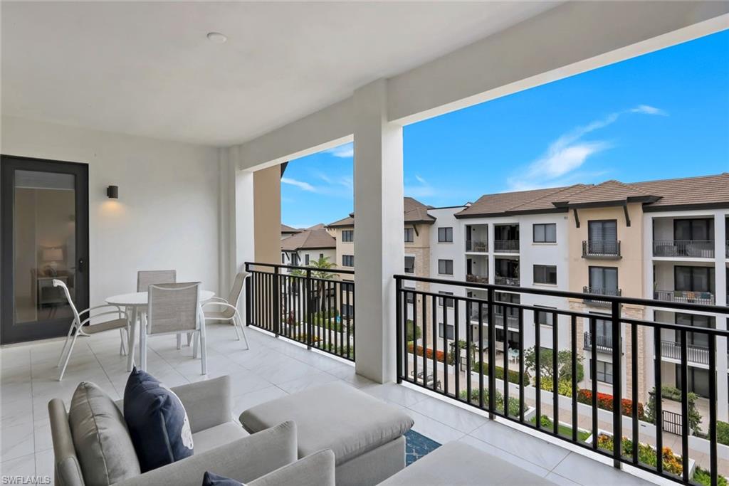 NAPLES SQUARE - Residential