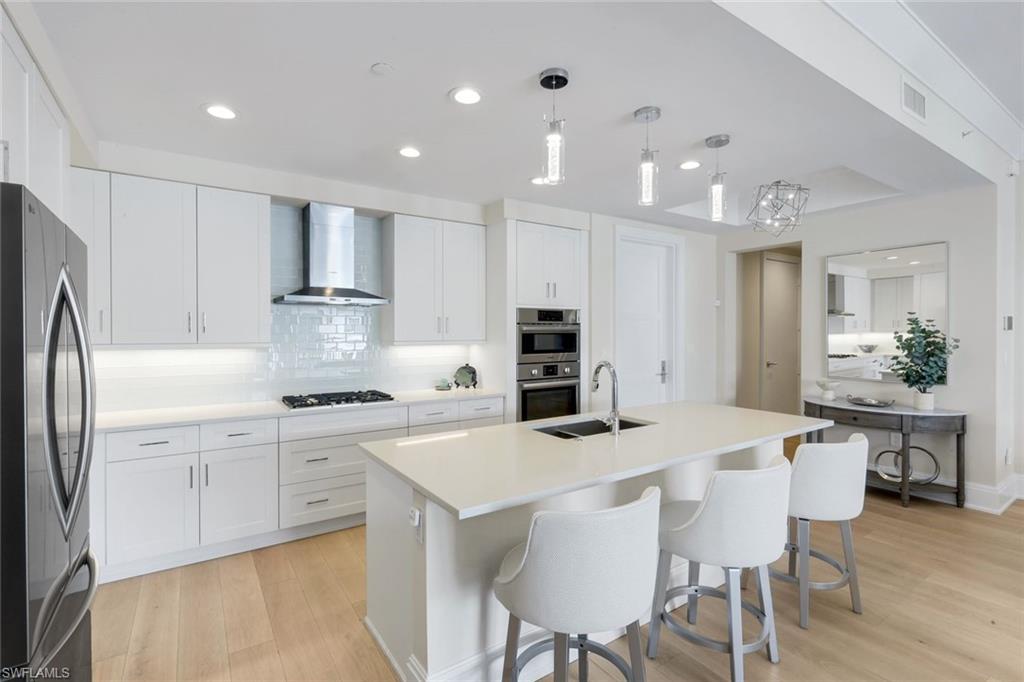 NAPLES SQUARE - Residential