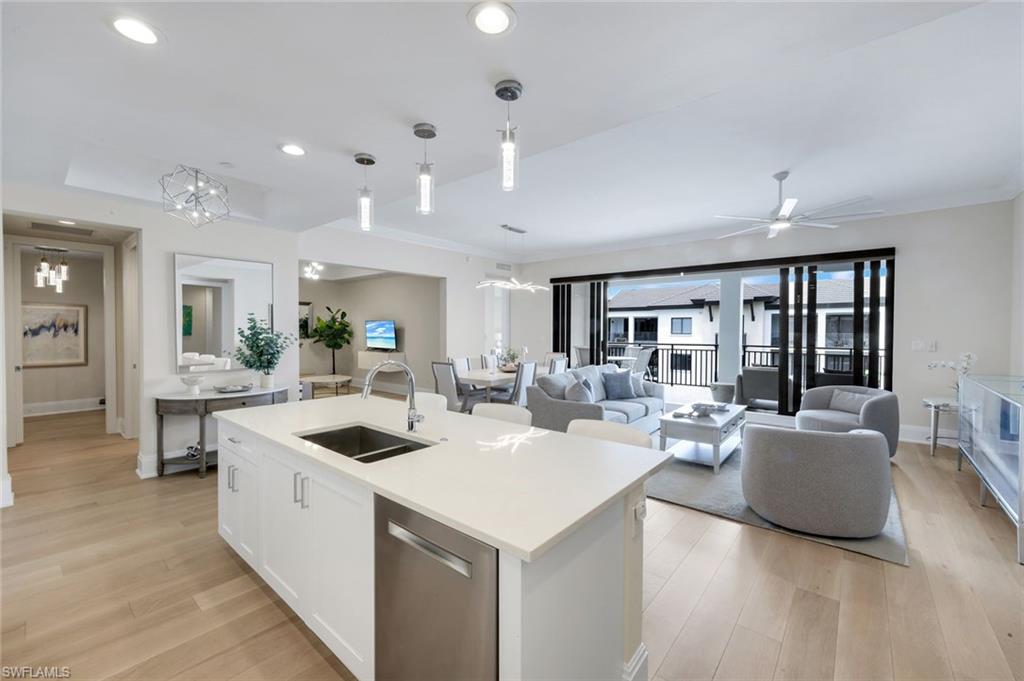 NAPLES SQUARE - Residential