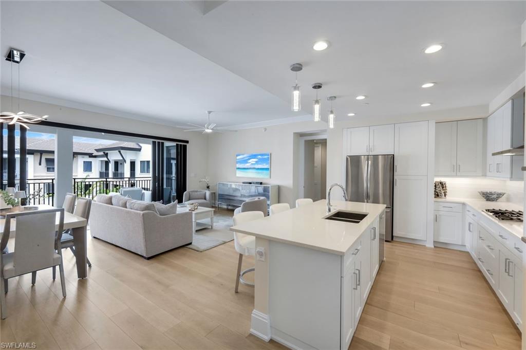 NAPLES SQUARE - Residential