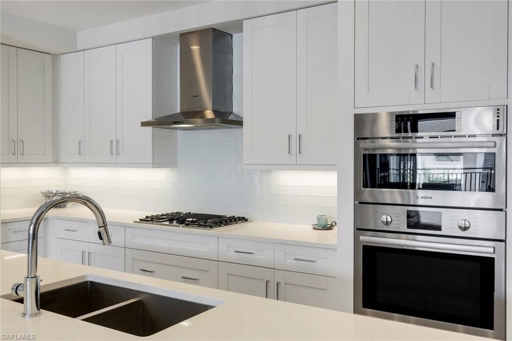 NAPLES SQUARE - Residential