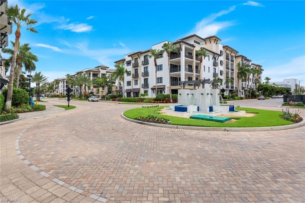 NAPLES SQUARE - Residential