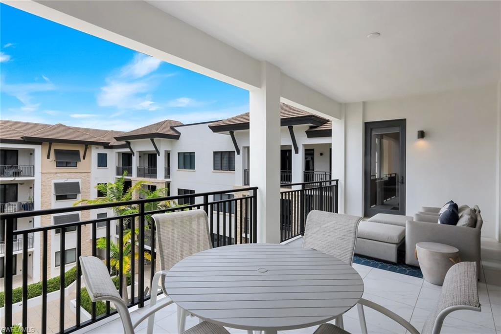 NAPLES SQUARE - Residential