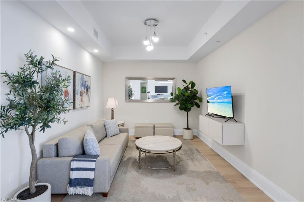 NAPLES SQUARE - Residential