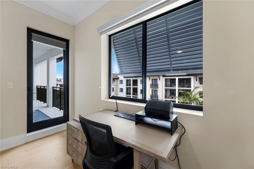 NAPLES SQUARE - Residential