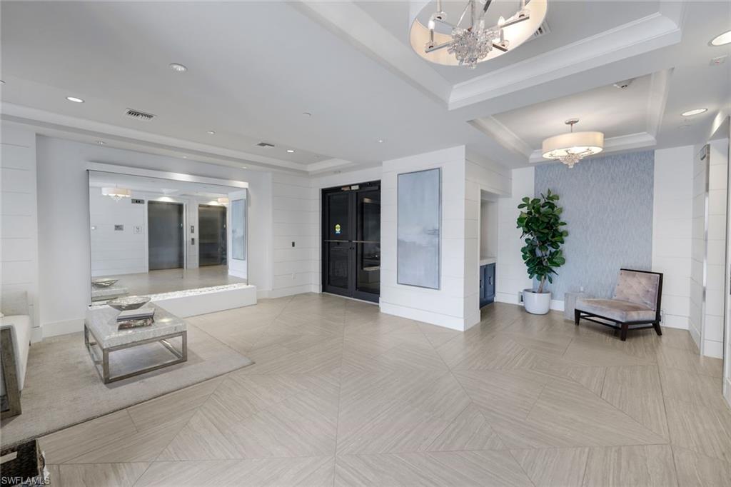 NAPLES SQUARE - Residential