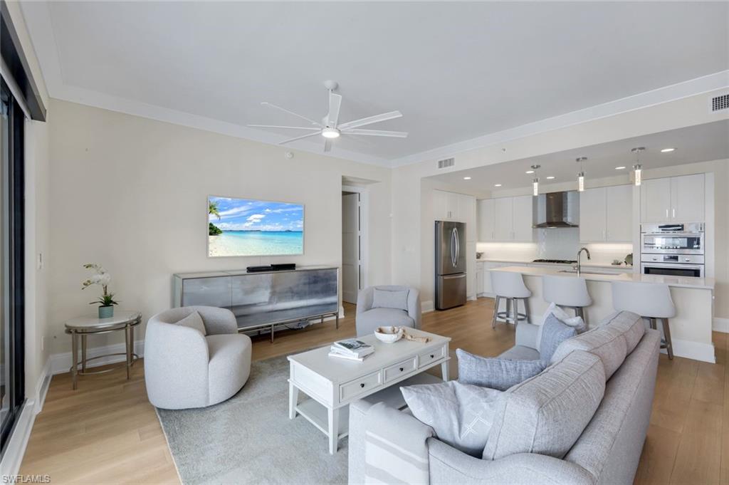 NAPLES SQUARE - Residential