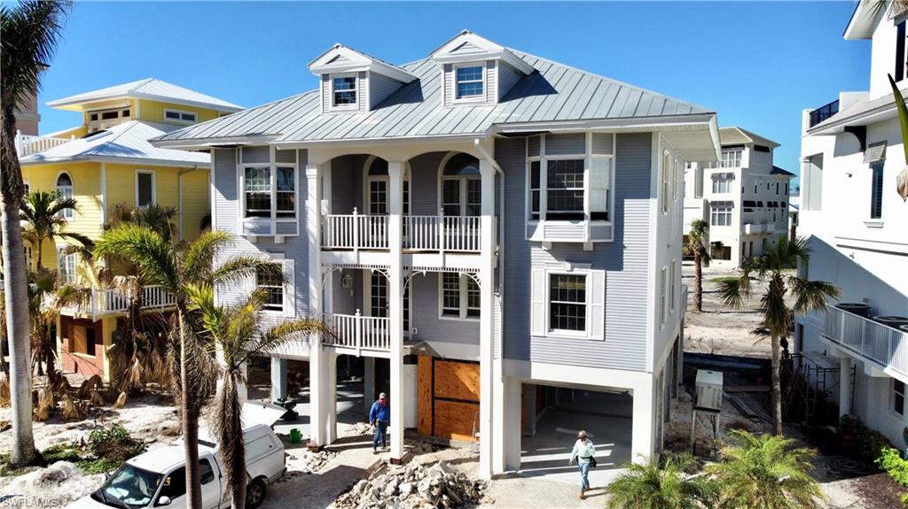 BAREFOOT BEACH - Residential