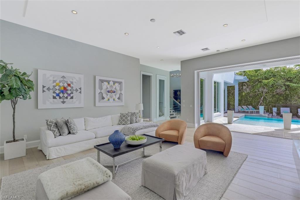 RIDGE LAKE - Residential