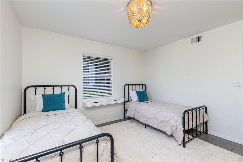 VICTORIA LAKES - Residential