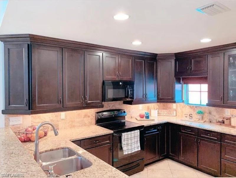 SAN CARLOS PARK - Residential
